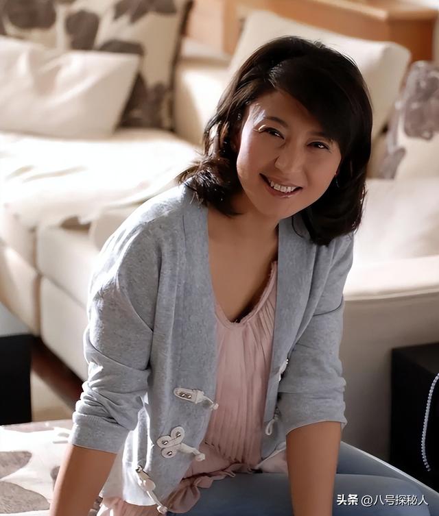 闫学晶丑闻再曝！一人已被拘留，婚变内幕被扒，亲手拔父亲氧气管