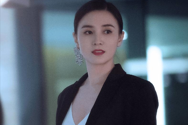 她被骂“陪睡上位”，后被封为“性感欲女”，得奖后当众怒怼海清