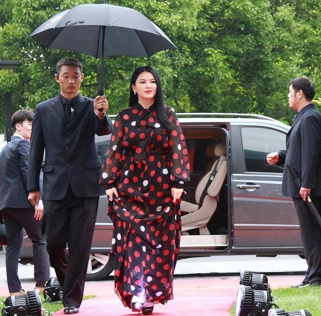 李湘这下栽了！封禁仅5小时	，网友扒出三大疑点，前夫曝已被抓