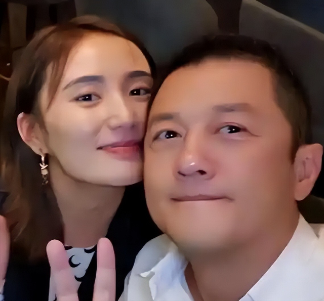 离婚仅两个月，54岁的李亚鹏传来“噩耗	”	，真让海哈金喜说对了