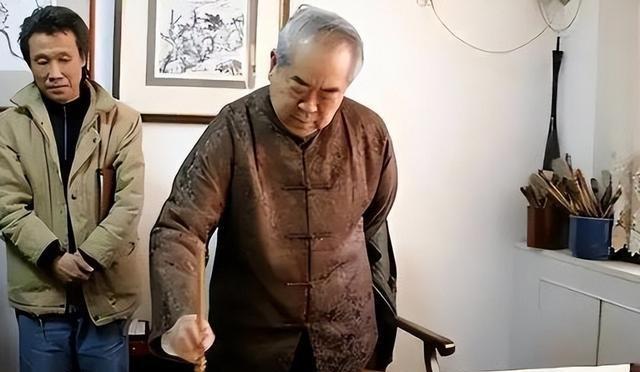 86岁国画大师范曾娶小50岁的主持人徐萌；结婚一年，范曾“失联”