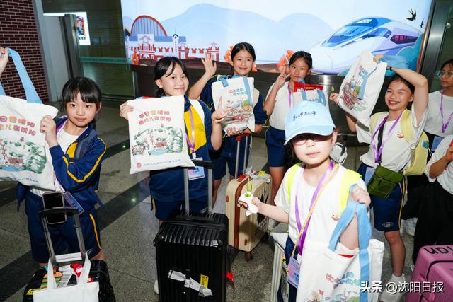 感受“移动学堂”和city walk的梦幻联动 130名港澳师生来沈开启游学之旅
