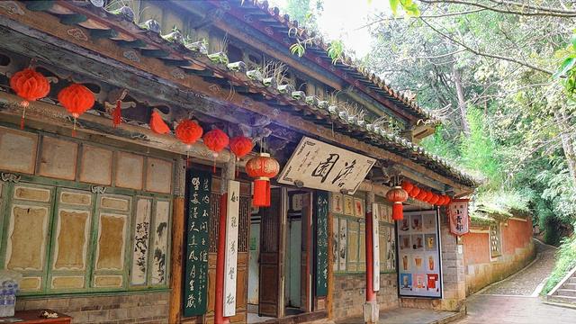 明代白龙寺，徐霞客到此一游，百年茶花，白龙盘锯而成潭