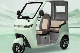 2款新一代休闲电动三轮车，带半封闭车篷，遮风挡雨，适合老年人图片