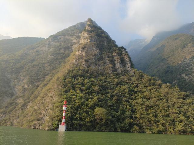 鄂渝行第三天：小红船.瞿塘峡.巫山.神女天路