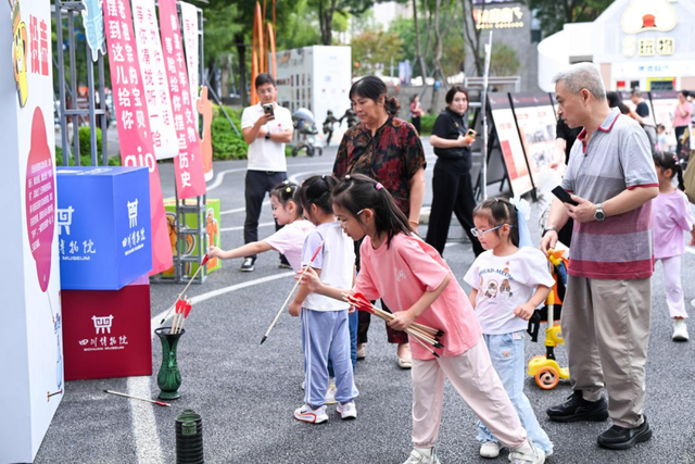 国庆前夕，四川博物院双展进社区