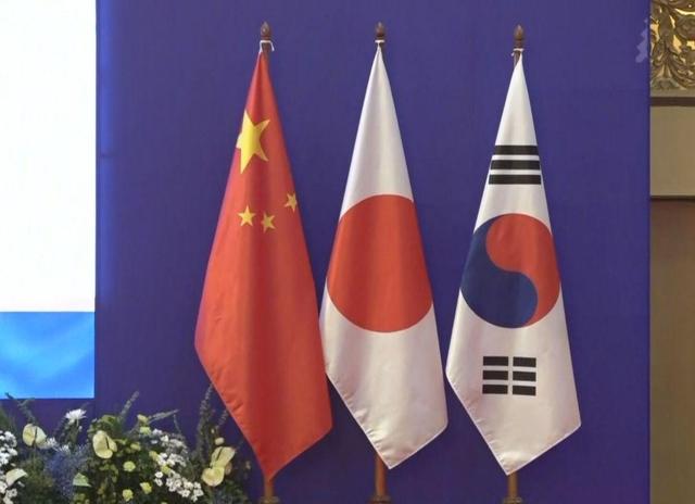 拨乱反正！中日关系恶化的背景下，韩国宣布：中国排在日本前面