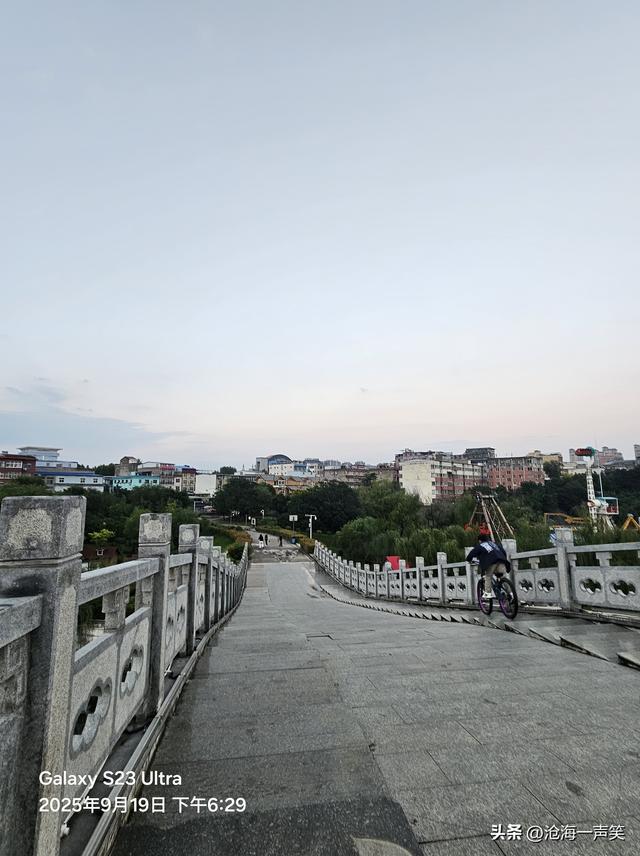 郑风苑，别具一格，匠心独运，有缘一起来共赏，无缘对面不相逢！