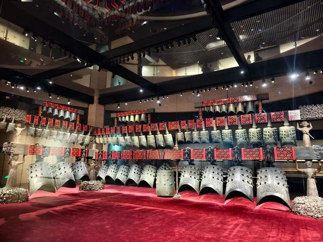 震撼的湖北省博物馆：大量青铜器，越王勾践剑，曾侯乙编钟、尊盘