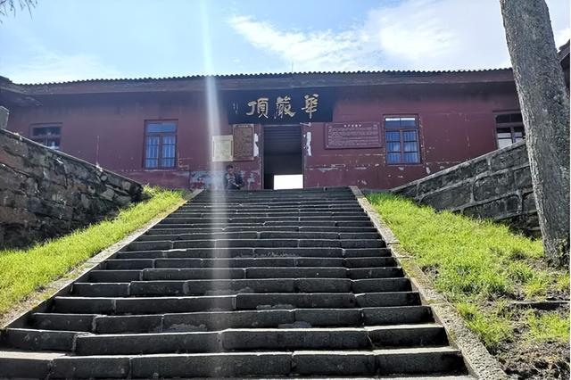 青山如黛，锦绣峨眉——峨眉山旅游攻略