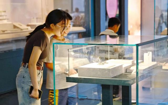 气球雨、逛大集、延时开放……日照非遗夜市2.0来了！