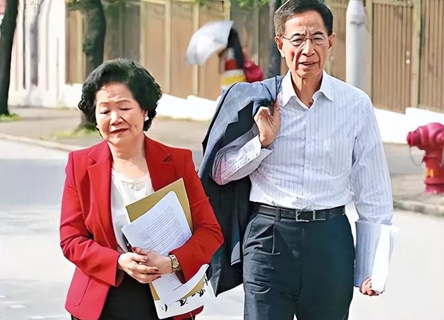 一步错步步错！弟弟自杀，女儿病亡，香港"大佬"陈方安生晚景凄凉
