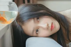 细节看出已婚女人喜欢你？揭秘 5 个隐藏信号读懂她图片