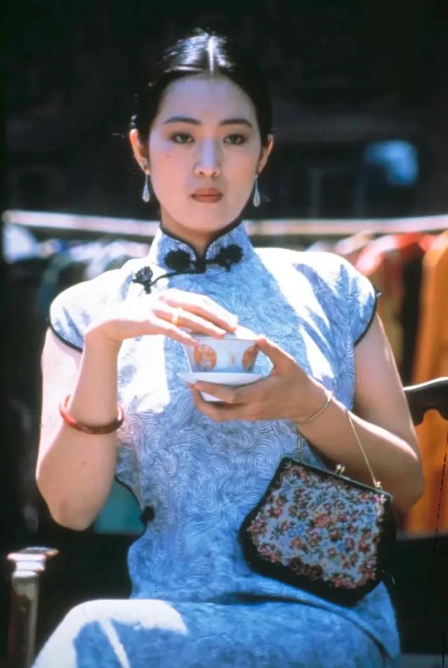 张艺谋和巩俐合影，张艺谋和陈婷合影，生理性喜欢显而易见