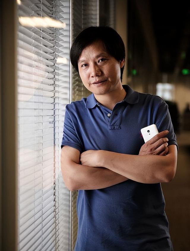 风向变了？官媒接连锐评，没给雷军留一丝体面，董明珠话有人信了