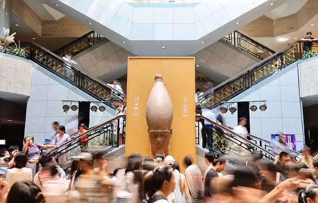 书店退潮，年轻人又冲去博物馆买文创了