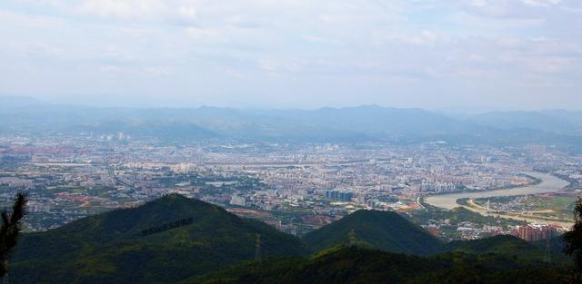 梅城西郊发现俯瞰梅城的最佳景点，一眼可见皇家名典金沙湾千佛塔