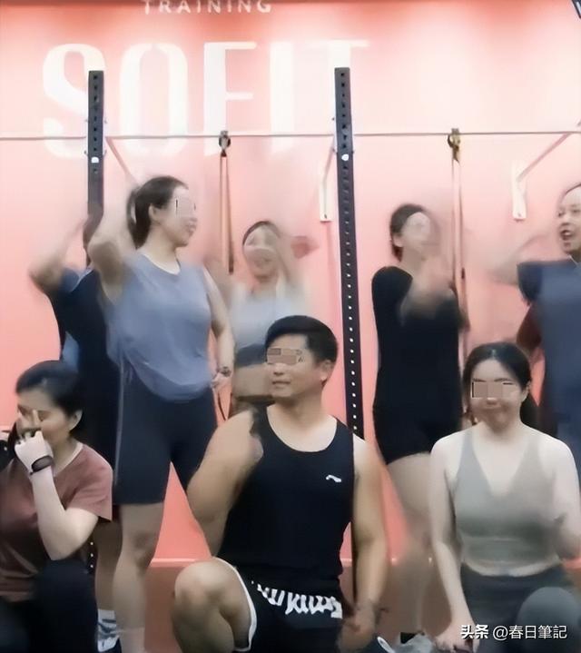 妻子出轨男健身教练：正脸被扒，抓奸画面炸裂，难怪丈夫鱼死网破