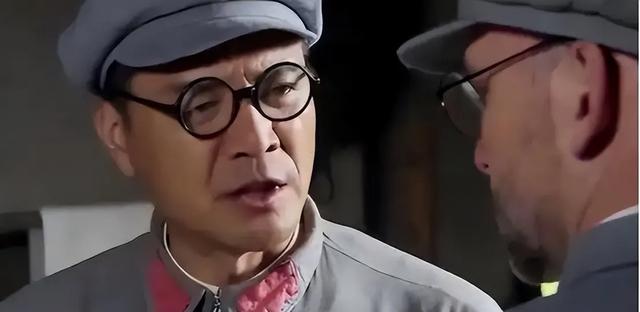给红军造成损失的李德，娶了参加长征的30名女性之一，后来如何了