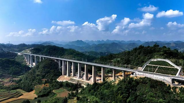 盘兴高铁开通运营