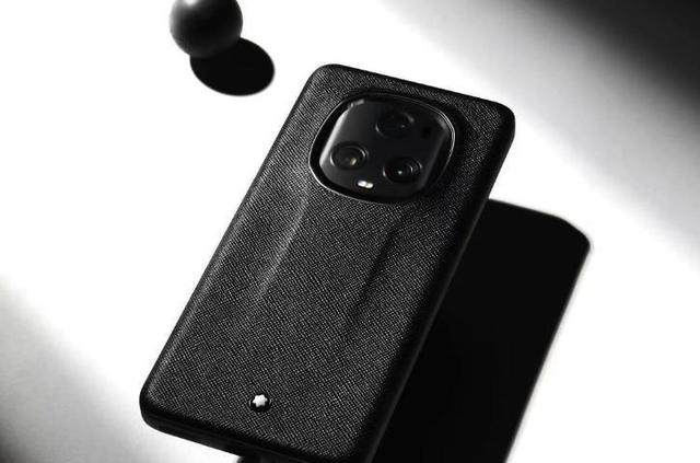 从6699元跌到2430元，16GB+512GB+100倍变焦，荣耀机皇沦为中端机