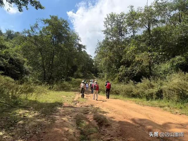 在阳光明媚的秋日里，我们走马街、三家村水库、团结乡滑草场，爽