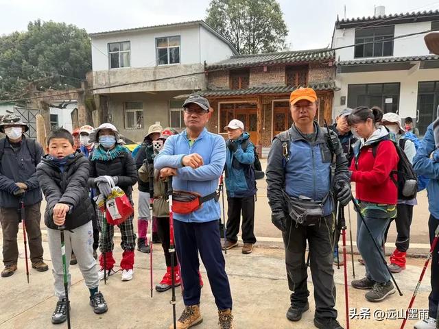 周末徒步,走昆明嵩明的灵云山,游法界寺、走森林步道,休闲惬意