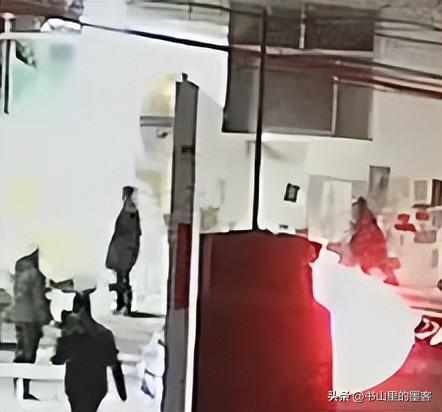 狗咬人风波升级：监控流出，谎言被揭穿，申家姐姐一个决定成关键