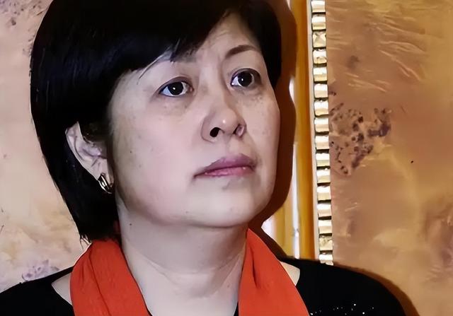 身价过百亿，坐拥北京一条街，出门私人飞机，京圈富婆都有谁?