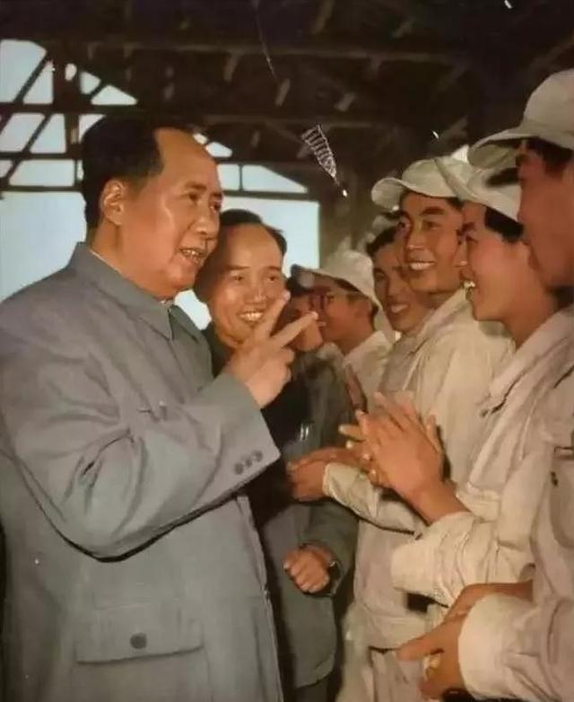 毛主席为何一生不进故宫，终生再未回延安？周总理的谈话道出实情