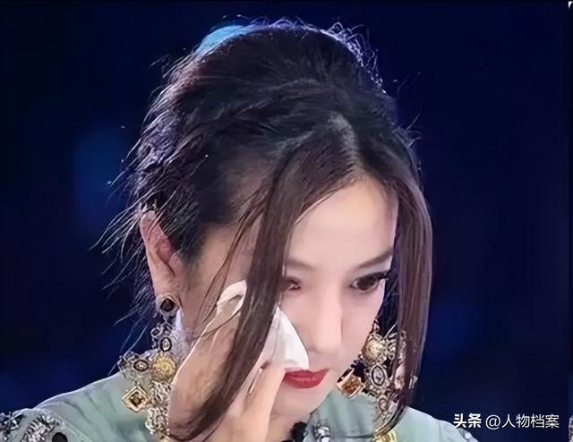 封杀四年，49岁赵薇突传消息，因胃癌去世传闻5个月前就真相大白