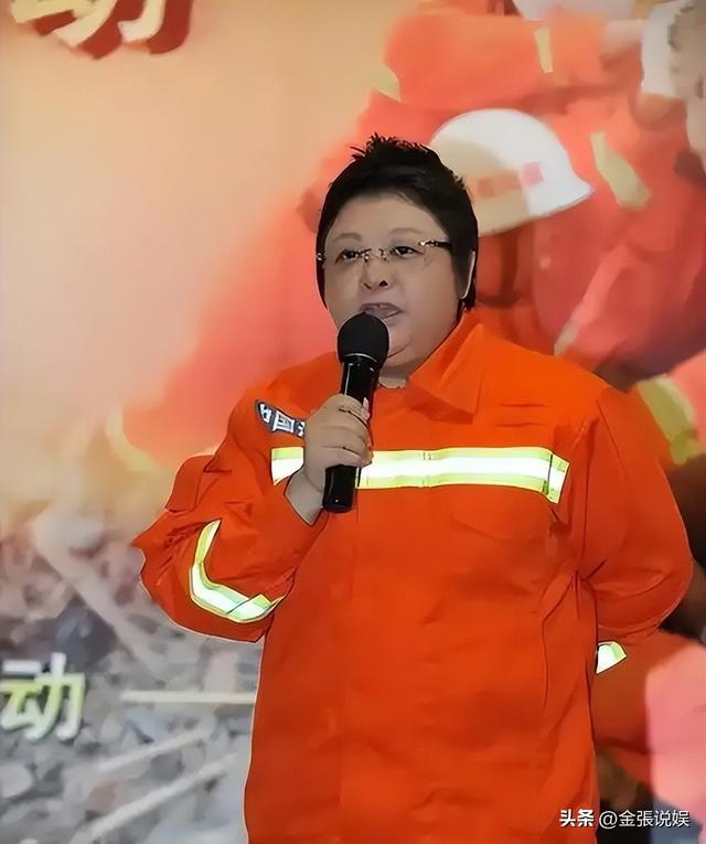 贪污上亿、假慈善？被实名举报的韩红，如今连坐椅子都成了"错"