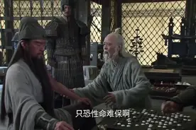 华佗给关羽刮骨疗毒时问到，我儿子华雄是谁杀的？图片