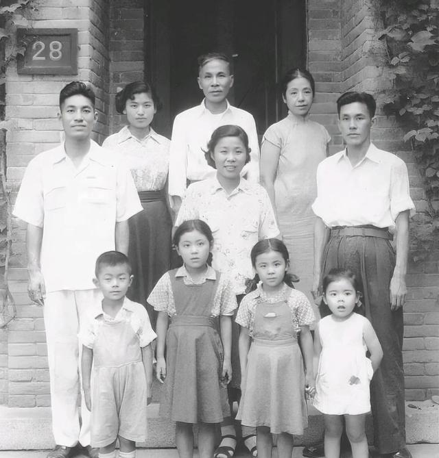 1968年，历史学家翦伯赞与妻子服毒自尽，留下两张字条令人泪目