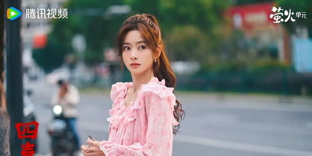 母亲凭《四喜》出圈，亲带女儿三部剧没成名，如今退影无戏拍！