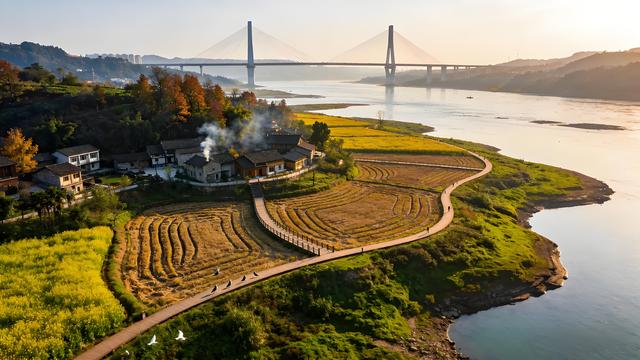 大美中国初冬行，山城叠翠，雾都生辉！