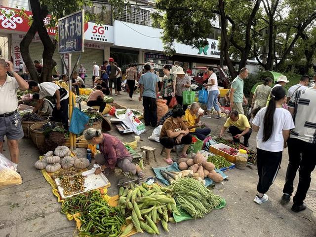 在桂林，这些热闹的圩市产品丰富又新鲜！