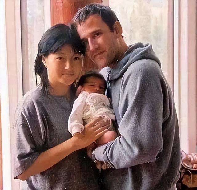 两次拒绝黎明，无视钟汉良示爱，被折磨20年后55岁的她憔悴成大妈