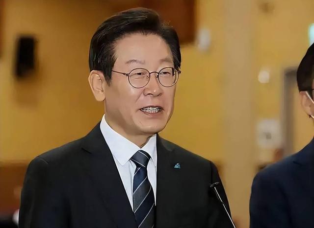 李在明天塌了，不来中国参加九三阅兵，刚抵达美国，却遭当头一棒