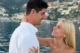 库尔图瓦抱美人游艇痛饮，将帅不和被踢出队，欧洲红魔首战爆大冷图片