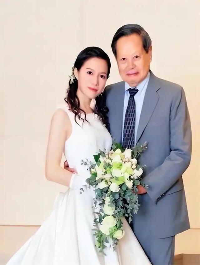 杨振宁离世不到1个月,三大历史争议被扒,原来他并非想象中那样