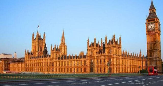 英国预算案正在改写规则	，这场税收风暴，真的会终结民主吗？
