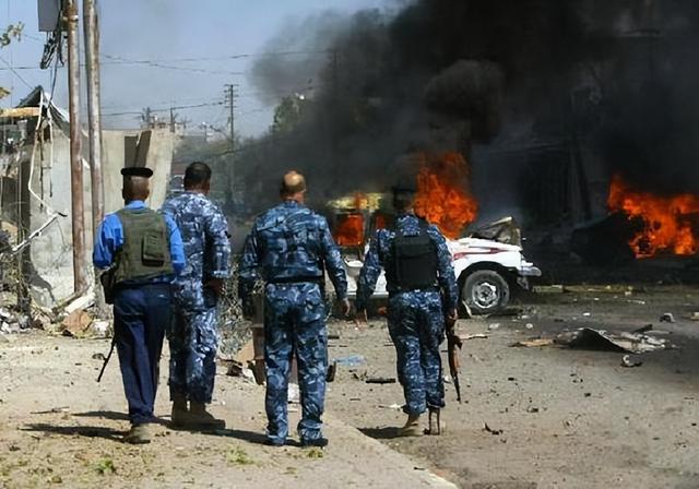 100枚导弹从天而降，美军开始斩首，中东打起来了，英法德俄失声