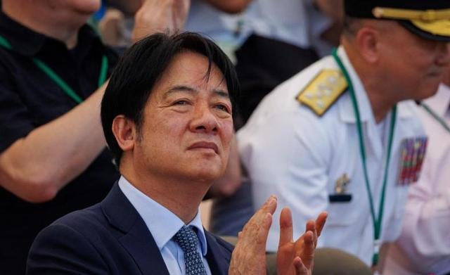 正义之锤砸向台独！特朗普沉默数小时后通告全球，缓缓说出三个字