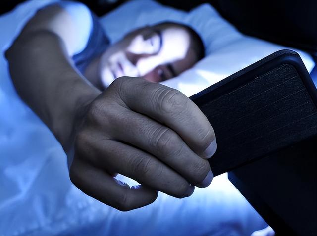 不良网站免费背后代价高昂！83%青少年深受其害