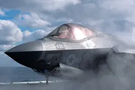 美航母换防，五代机F35C迫近，东部战区夜训，多型预警机升空巡航图片