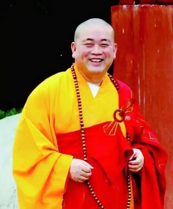 拔出萝卜带出泥！释永信下马，举报人被扒惊天丑闻，难怪会被开除