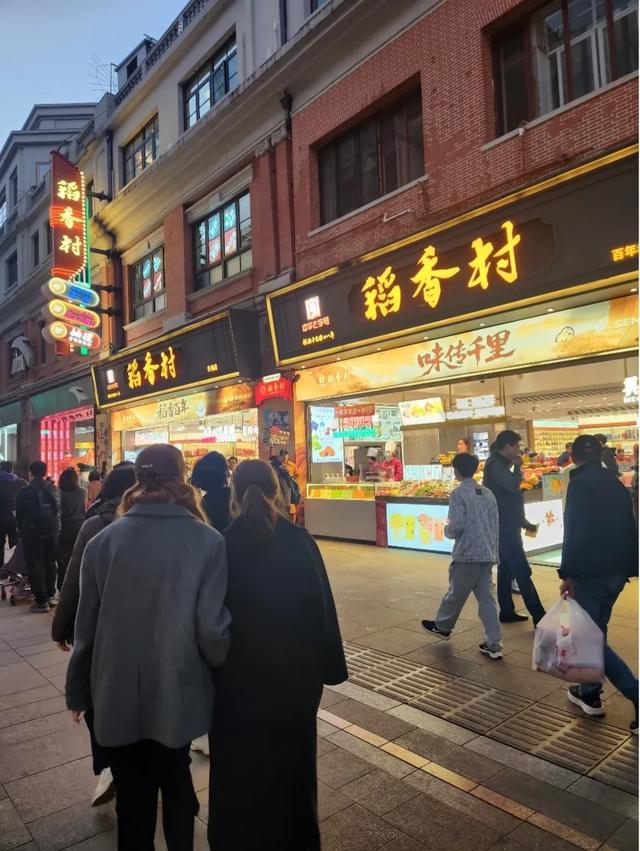 〔读城〕黄浦江的阳光与南京路的辉煌