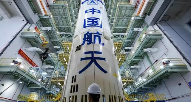 海上试车震撼成功！中国火箭可回收时代到来 一箭36星碾压猎鹰9号