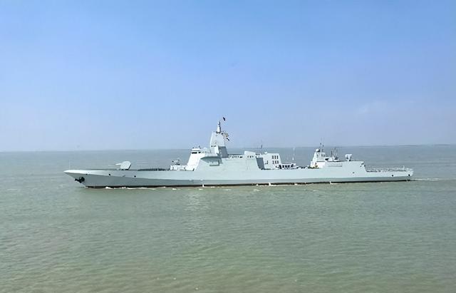 做好最坏打算！中国055大驱第2批加速，美媒：还有被美军扣船隐忧